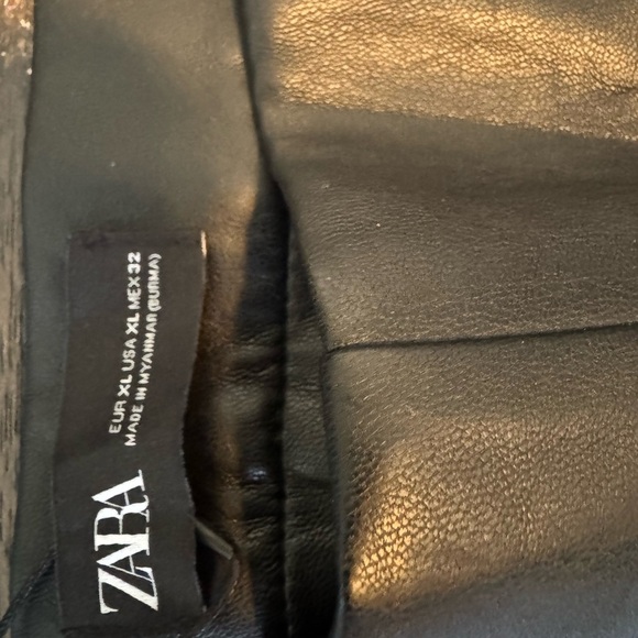 Zara Women’s Black Faux Leather Mid-Rise Side Zip Ankle Crop Leggings Size XL - Picture 8 of 9